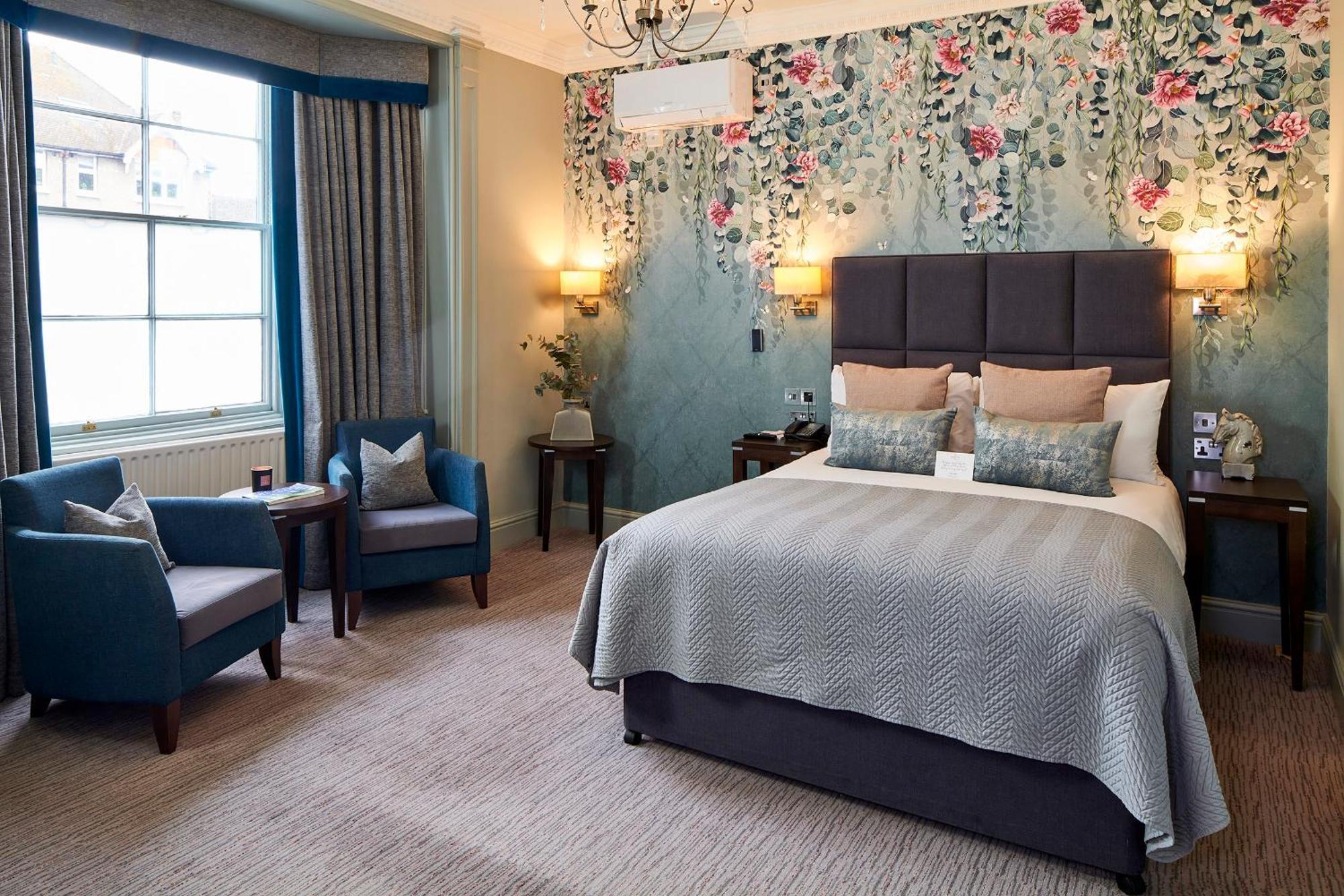 Mandolay Hotel Гилдфорд Екстериор снимка
