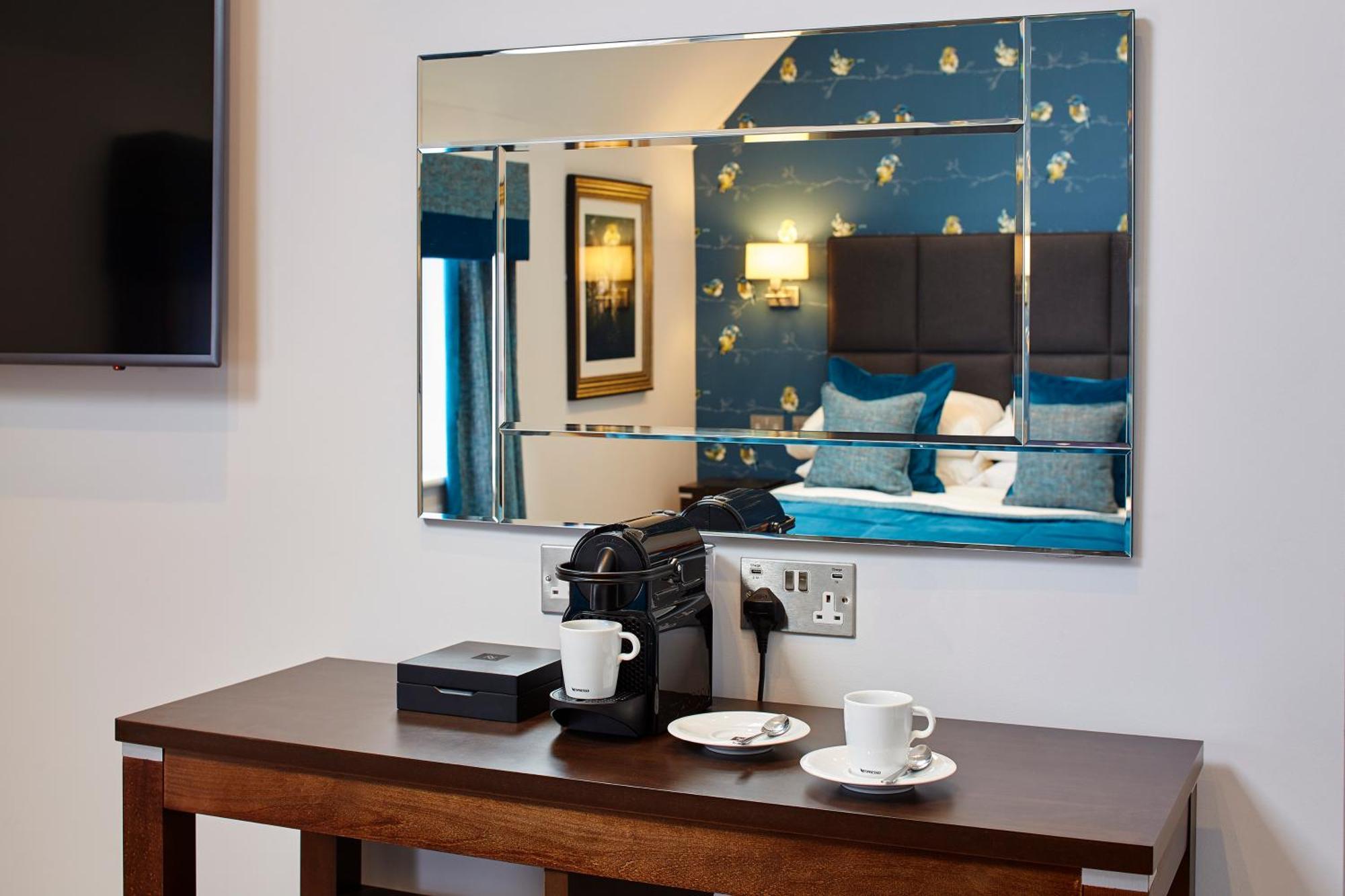 Mandolay Hotel Гилдфорд Екстериор снимка