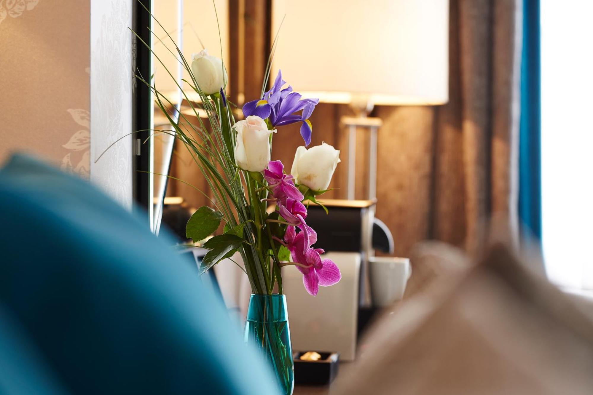 Mandolay Hotel Гилдфорд Екстериор снимка